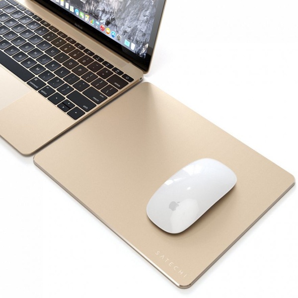 Коврик Satechi Aluminum Mouse Pad для компьютерной мыши. Материал алюминий. Цвет золотой